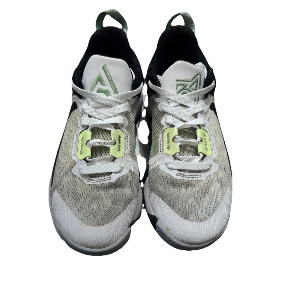 Nike Giannis Immortality Sneaker
Shoe Mens 7.5 White Black Volt
Basketball